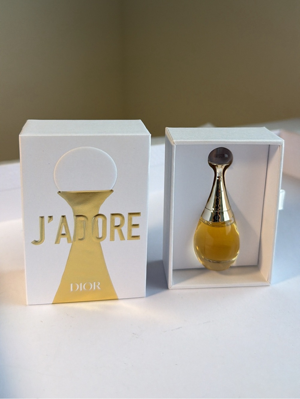 New,unused & authentic mini perfumeee3 Dior J’adore L’Or edition